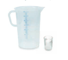 Messbecher und Löffel